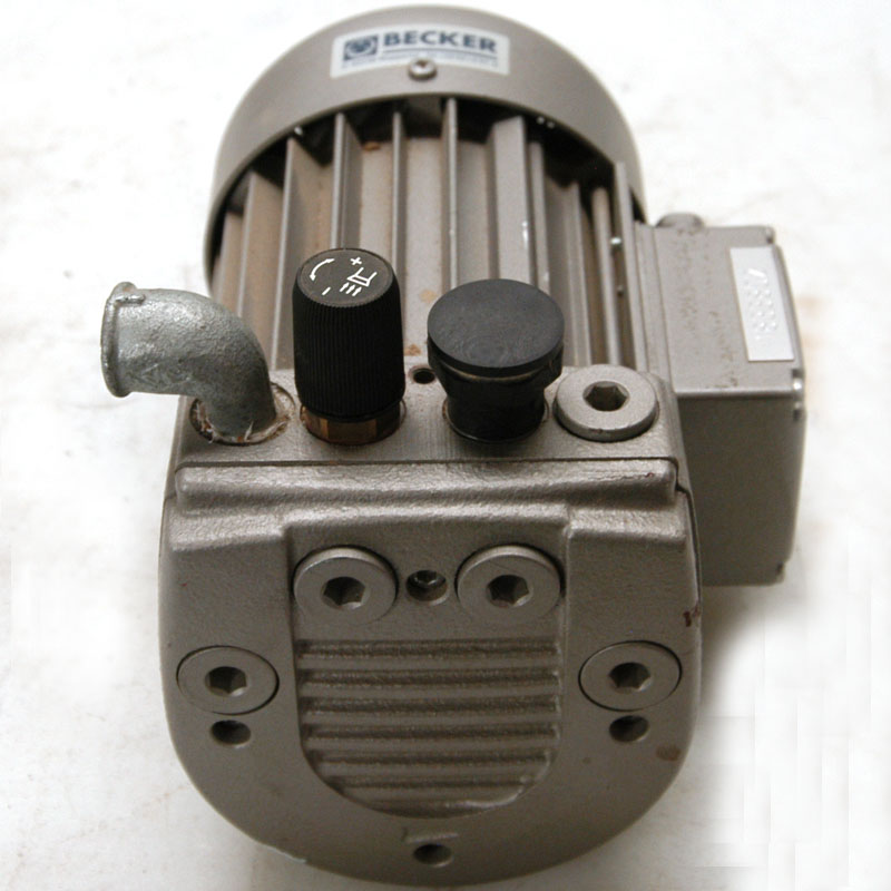 Becker VT4.8 Vakuumska Pumpa